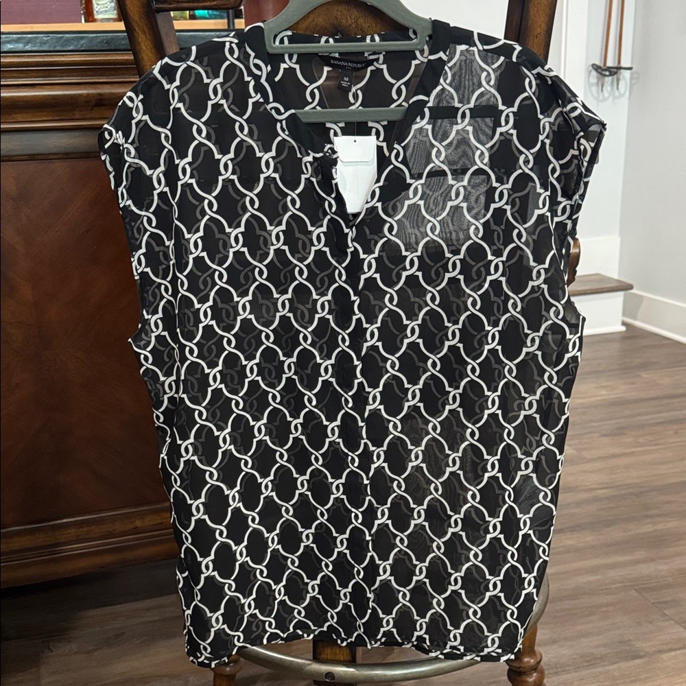 Banana Republic Black and White Chain Print Blouse